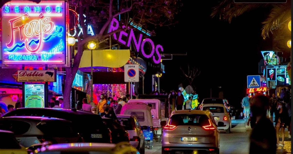 Albufeira: Pub Crawl Club Entry and Restaurant Discounts