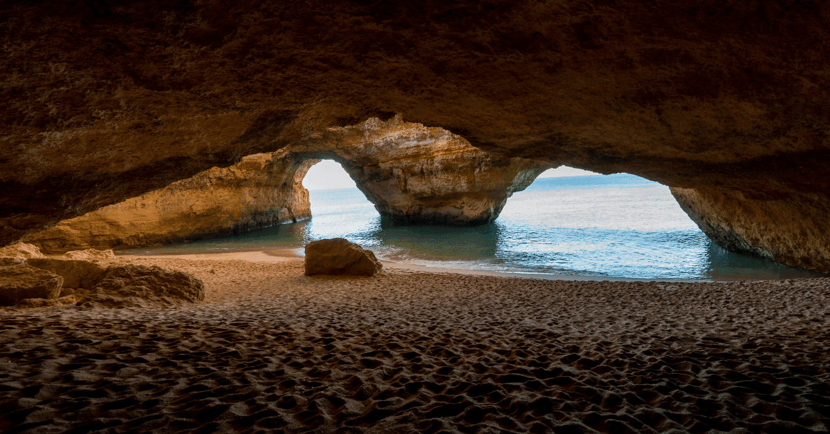 Benagil: Benagil Caves Sunrise Kayak Tour w/ Guide
