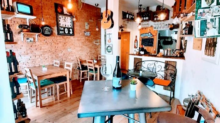 Café Vintage Tapas & Wine Adults Only